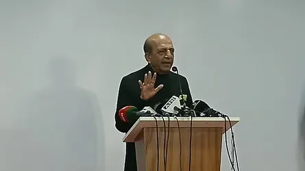 দুই বছর পর জট খুলল ভারতীয় ভিসার, নেপথ্যে কী?