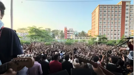 কওমি শিক্ষার্থীদের বাধার পরও লোকে লোকারন্য ব্রাহ্মণবাড়িয়ার কনসার্ট